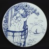 Ceramiczna plakieta Bjørn Wiinblad Daybreak Nymølle, rodzina na balkonie, żaglówka na tle wschodzącego słońca