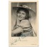 Piękna i młoda Winnie Markus w słomkowym kapeluszu na dawnej fotografii