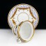 Biała porcelana złocona i malowana błękitem