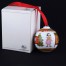 BOMBKA HUTSCHENREUTHER 2003 OLE WINTHER | PORCELANA LIMITOWANA Magiczna porcelanowa bombka z limitowanej edycji 2003 od prestiżowego Hutschenreuthera. Projekt słynnego Ole Wintera zdobiąc każdą stronę kuli czarujące sceny świąt: dzieci przy choince, inty