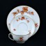 Śnieżnobiała porcelana ozdobiona została popularnym wśród koneserów wzorem zgeometryzowanych kwiatów