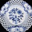 Błękit o intensywnej barwie zdobi królewską porcelanę w bieli