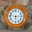 Jasno bukowy zegar GB w drewnianej, okrągłej ramie