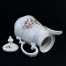 Złocone detale białej porcelany