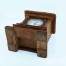 Spód stojacego zegara w drewnianej obudowie z przełomu XIX i XX wieku