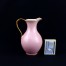 Kremowa porcelana została ręcznie pomalowana na śliczny kolor różowy