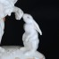Zbliżenie na zajączka z porcelanowej figurki Tutter'a