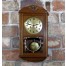 Mieszkaniowy zegar ścienny z lat trzydziestych XX wieku