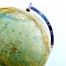 Widoczna metalowa niklowana skala globusa