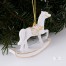 Porcelanowa bombka: konik na biegunach z porcelany