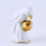 Krzyżodziób na złotej szyszkojagodzie - figurka porcelanowa