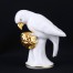 Gerold Tettau krzyżodziób porcelanowa figurka ptaka ze złotą jagodą na białej porcelanie Bavaria