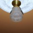 Niewielka lampka podsufitowa sprawdzi się w wielu aranżacjach