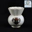 Zabytkowy wazon z porcelany Wilhelm Kunst będący suwenirem z Lądka Zdroju