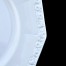 biała porcelana dekorowana reliefami