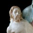 Zbliżenie na twarz Chrystusa na Piecie z ceramiki dawnej