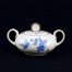 Efektowna cukiernica wykonana została z żarskiej porcelany w kolorze ecru
