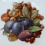 Letnie owoce - śliwki, winogrona i porzeczki wyglądają bardzo apetycznie. 