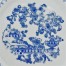 Zbliżenie na dekor biało niebieski z kolekcji China Blau