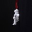Elegancka figurka biskwitowa – Aniołek z trąbką do powieszenia