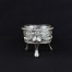 Empire - piękne hermy trzymają srebrne pierścienie i szklany wkład
