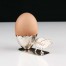 Figuralna jajcarka wykonana ze srebra sterling. 