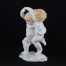 tańczące putto to wyjątkowa wesoła porcelanowa figurka kolekcjonerska
