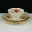 Pięknie formowana porcelana w kremowym odcieniu.