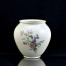 Pękaty wazon z ręcznie malowanym bukietem kwiatów polnych