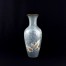Oryginalny wazon posiada okazałą formę ze smukłym brzuścem i szyjką