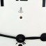 Zbliżenie na oryginalne oznaczenie zegara GB z kotwicą 