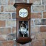 Zabytkowy zegar ścienny w stylu późnego klasycyzmu